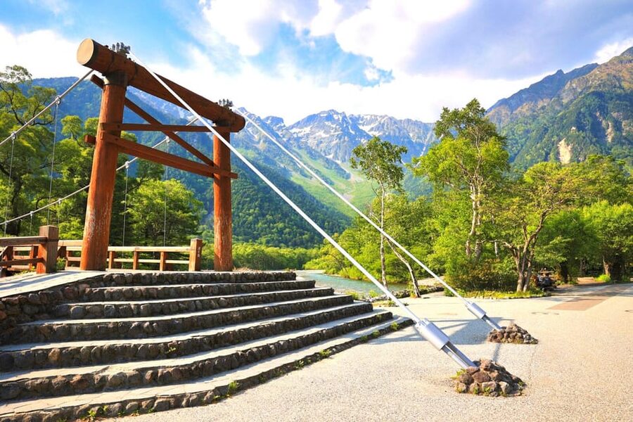 From Takayama: Shinhotaka Ropeway and Kamikochi tour - Guided walk near Kamikochi: Azusa River and Taisho Pond vibes