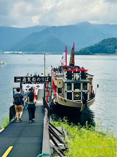 From Tokyo: Full-Day Mount Fuji Tour in English or Spanish - Meeting point in Nishishinjuku and the smooth ride out of Tokyo