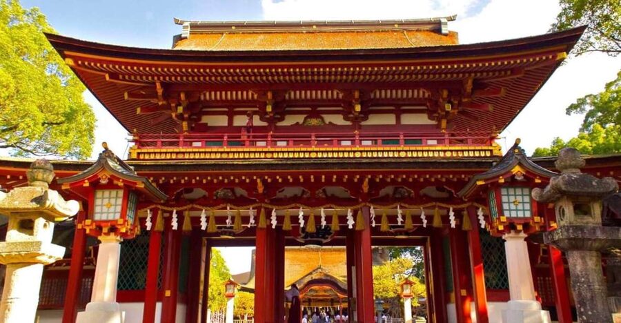 Fukuoka: Private Walking Tour with Local Guide - Ohori Park and Fukuoka Castle Ruins: a strong start with real orientation