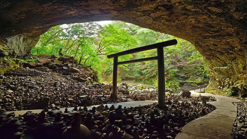 Fukuoka: Takachiho Gorge, Amano Iwato & Scenic Train Tour - Takachiho Gorge trails: basalt cliffs, Manai Falls, and a photo-friendly walk