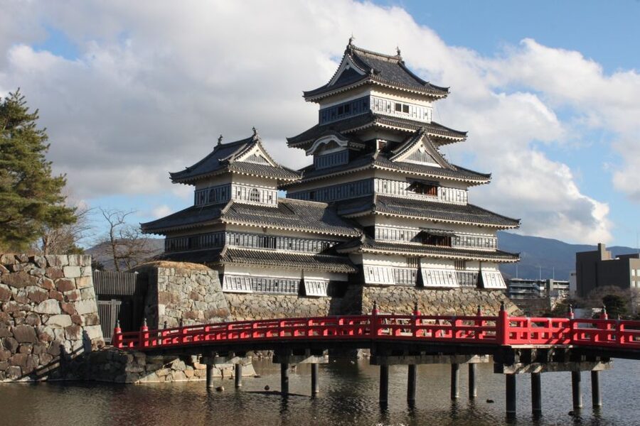 Full-Day Tour: Matsumoto Castle & Kamikochi Alpine Valley - Guides make the difference: friendly pacing and helpful little extras