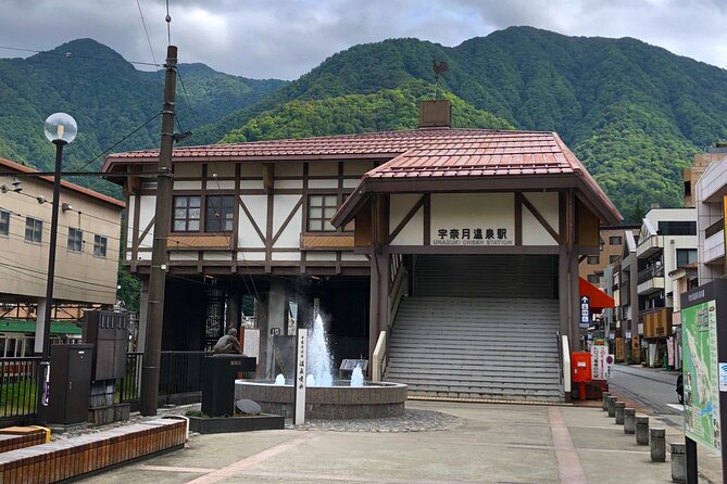 Full Day Tour to Kurobe Gorge and Unazuki Onsen from Kanazawa - What it’s like with a small group and an English-speaking guide