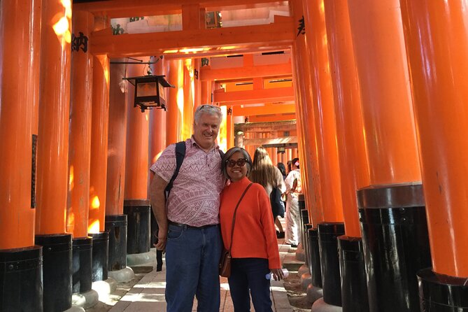 Gion and Fushimi Inari Shrine Kyoto Highlights with Government-Licensed Guide - Entering Gion and Shirakawa: where the guide makes the district readable