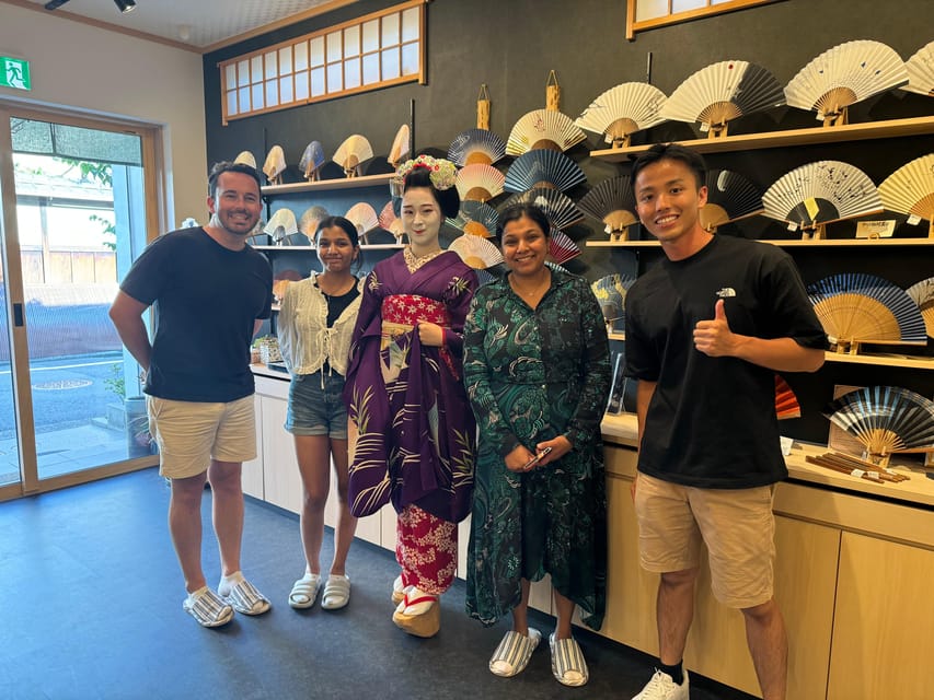 Gion Walking Tour, Geisha Show and Japanese Game in Kyoto - Tea, Japanese snack, and the show setting you feel good in