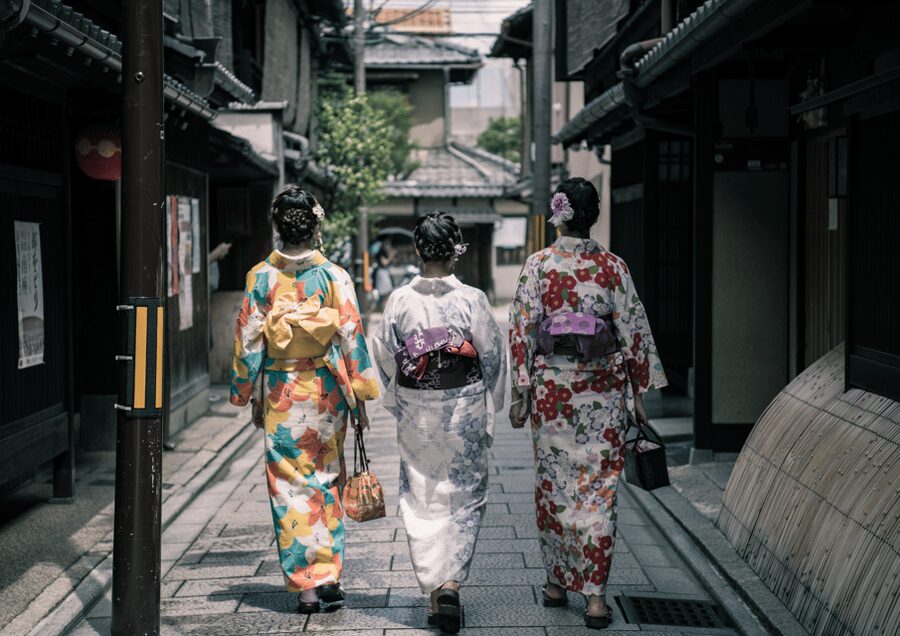 Gion Walking Tour, Geisha Show and Japanese Game in Kyoto - Meeting at the Izumo-no-Okuni Statue, right above Gion Shijo Station