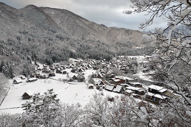 Gokayama and Shirakawago/Photoshoot by professional photographer - Stop 1: Gokayama Gassho no Sato and the five-valley view