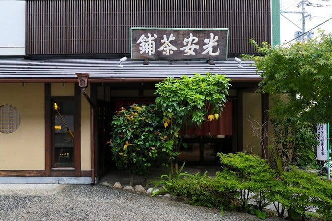 Hakata Old Town Walking Tour Tracing the True History of Fukuoka - Stop 1: Jotenji Temple and the welcome gate moment in Hakata Old Town