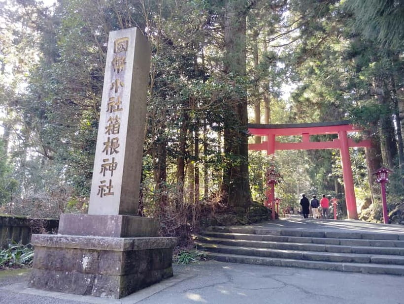 Hakone Adventure: Explore Nature’s Beauty and Tranquility - How the guide makes the day feel smooth, and how much walking to plan for
