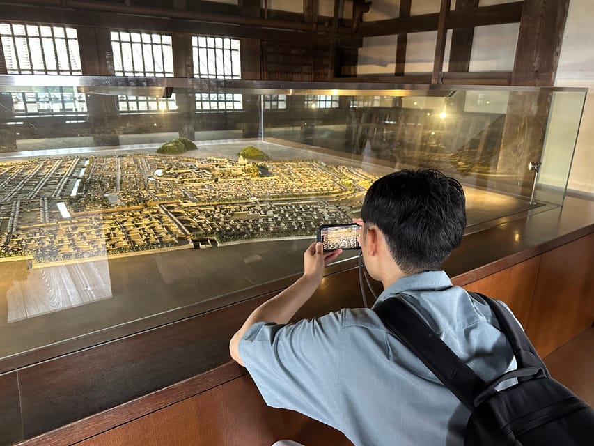 Himeji: Himeji Castle Guided Tour – UNESCO Heritage - Koko-en Garden: ponds and seasonal blooms after the climb