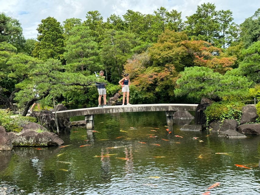 Himeji: Himeji Castle & Kokoen Garden 3.5-Hour Guided Tour - The 2-hour guided climb: tower views, photo timing, and castle details that click