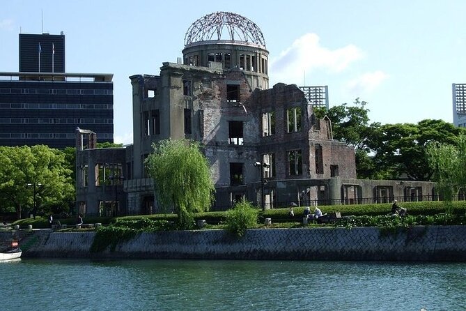 Hiroshima and Miyajima 1 Day Cruise Tour - Peace Memorial Park and the Atomic Bomb Dome: a single walking rhythm