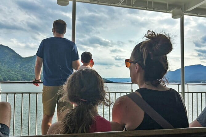 Hiroshima and Miyajima by Bike and Boat - Hiroshima by bike: river paths, parks, and neighborhoods