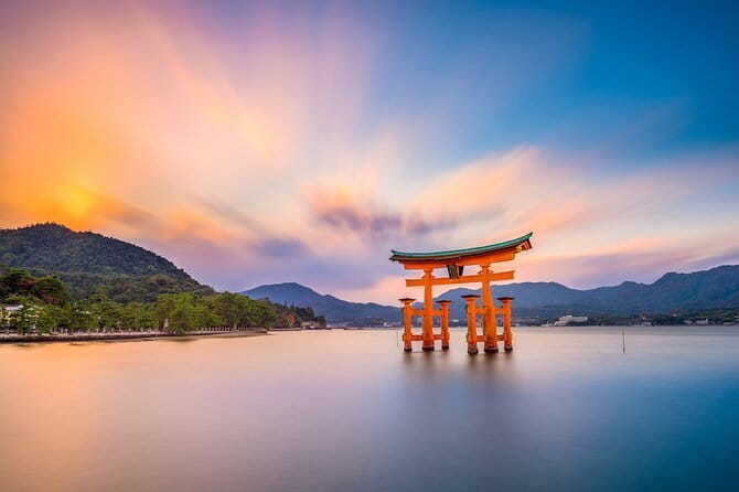 Hiroshima and Miyajima Day Trip with Itsukushima Shrine & Ferry - The Guide Experience: English and Spanish, Ear-Friendly Tips, and Group Size