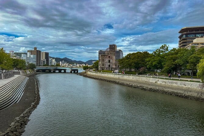 Hiroshima and Miyajima Day Trip with Itsukushima Shrine & Ferry - Miyajima Island and Itsukushima Shrine: Floating Torii Plus Real Island Atmosphere