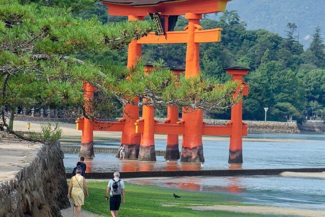 Hiroshima and Miyajima Private Guided Tour - Hiroshima Castle and Shukkeien: optional depth, extra tickets