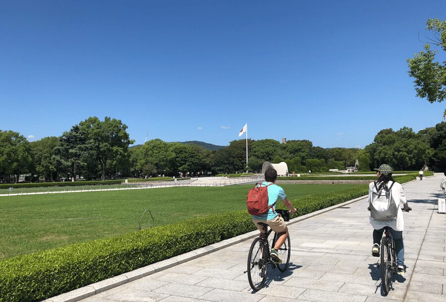 Hiroshima: Best of Hiroshima Guided Bike Tour - Bikes, pace, and safety on a flat route
