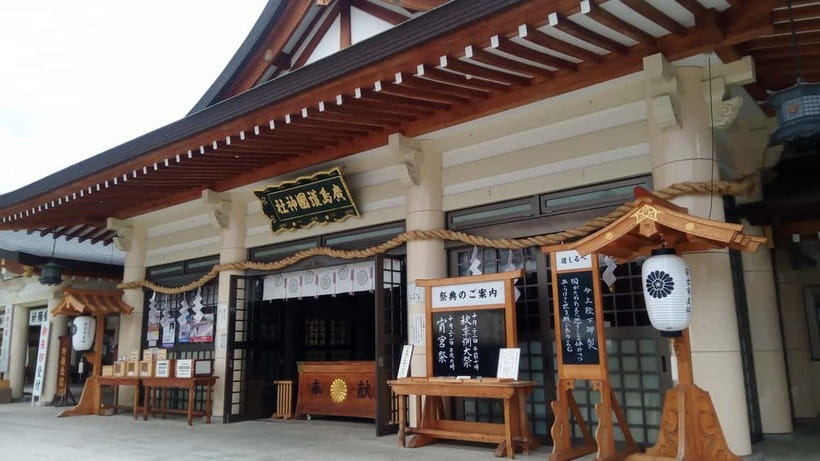 Hiroshima Historical Walking Tour - Why A-Bomb was Dropped - Hiroshima Castle stop, photos and the city’s wartime geometry