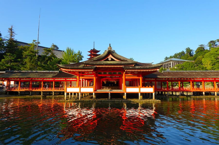 Hiroshima & Miyajima: Full-Day Private Tour & Licensed Guide - Ferry time to Miyajima: switching gears without whiplash