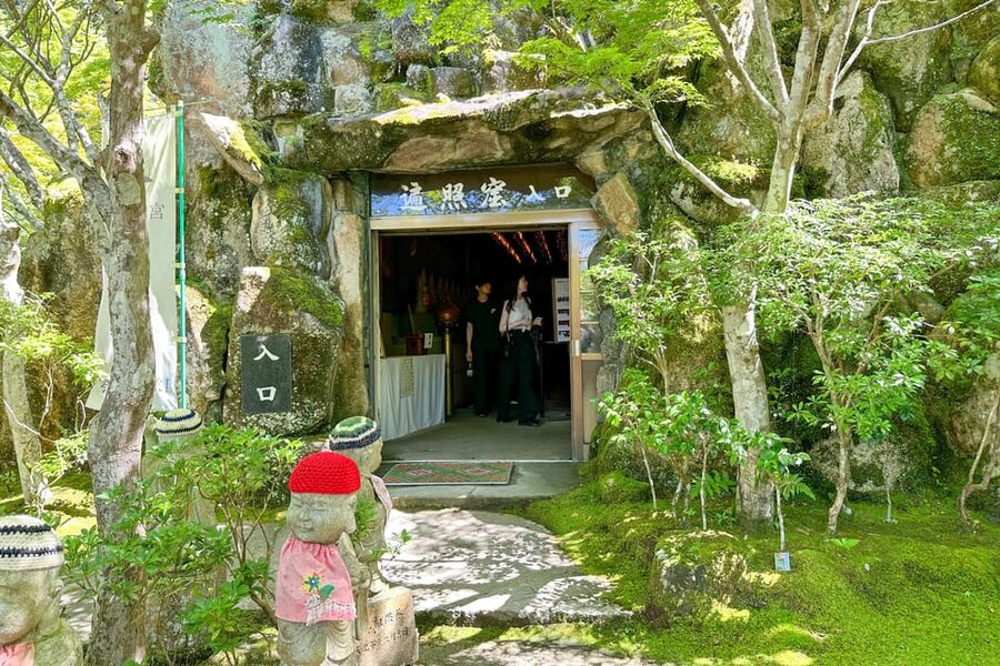 Hiroshima: Miyajima Half-day Historical Walking Tour - Momijidani, Senjokaku Pavilion, and the chance to see beyond the postcard spots
