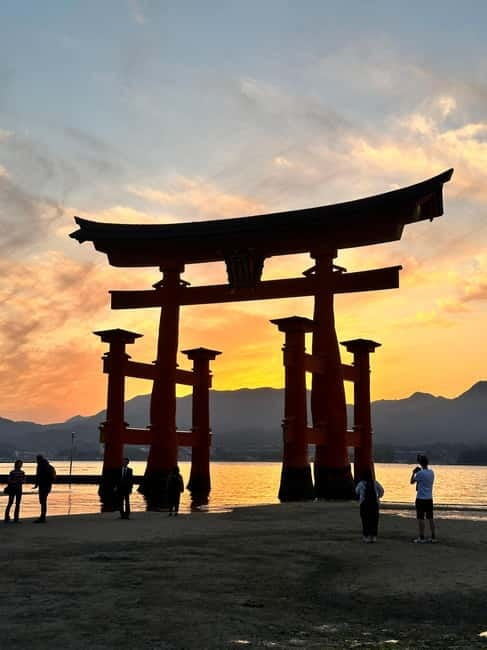 Hiroshima & Miyajima Island Private Tour: History & Culture - Private Hiroshima and Miyajima in 6 hours: what you gain