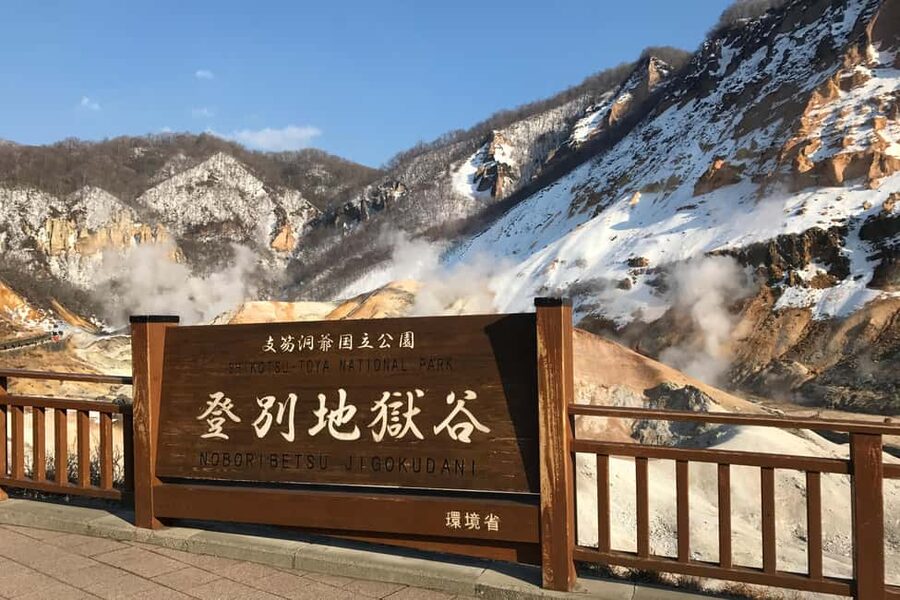 Hokkaido Tour:Sapporo to Noboribetsu, Lake Toya,Ice Festival - A one-day loop of volcano steam, lake ice, and hot-spring towns