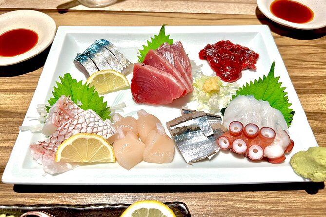In Fukuoka! Guide to an izakaya only 100% locals know/Bar Hopping - How the guide lowers the language barrier (and makes the night social)