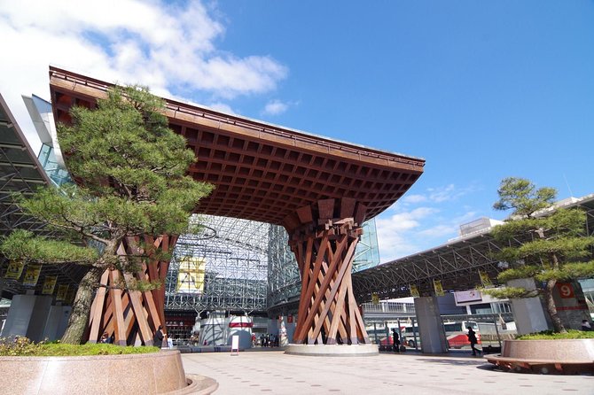 Kanazawa 4hr Private Tour with Government Licensed Guide - Higashi Chaya District and Nishi Chaya: reading the entertainment quarter