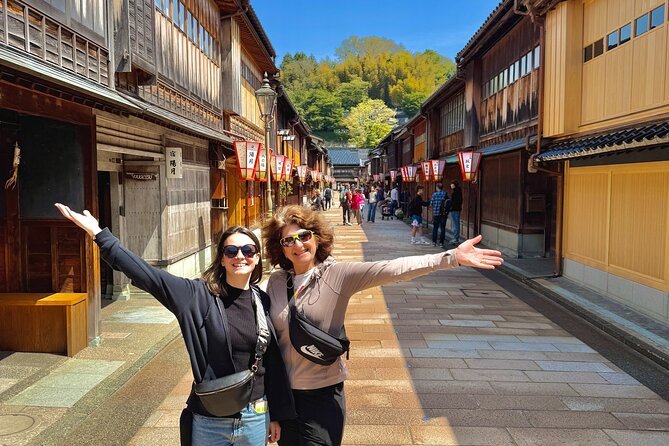 Kanazawa Full Day Private Tour to Top Highlights with Local Guide - Nagamachi samurai district: Bukeyashiki lanes and the Nomura residence