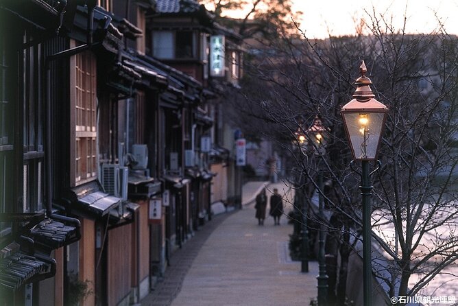 Kanazawa Half Day E-bike Tour - Kanazawa Castle and Gyokusen-an matcha: where the day slows down