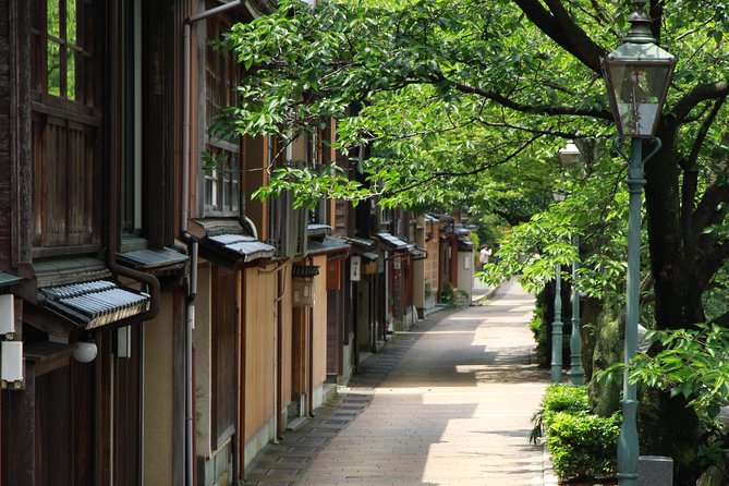 Kanazawa Half Day Tour (Private Guide) - Comfort tips for rain, snow, and picture-perfect pacing