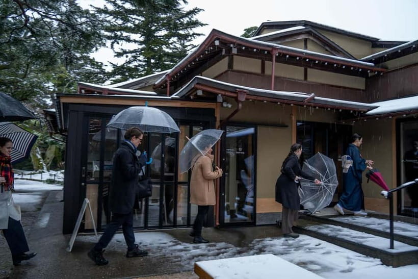 Kanazawa: Kenrokuen Tea Ceremony Experience - Practical tips that keep the ceremony smooth