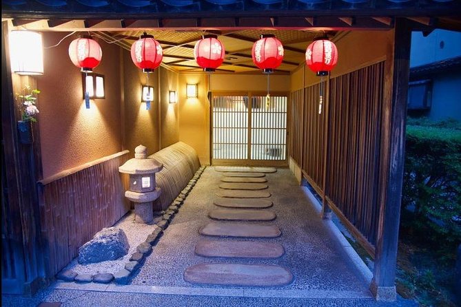 Kanazawa Night Tour with Local Meal and Drinks - Stop 1: Higashiyama at the river, where the night walk begins