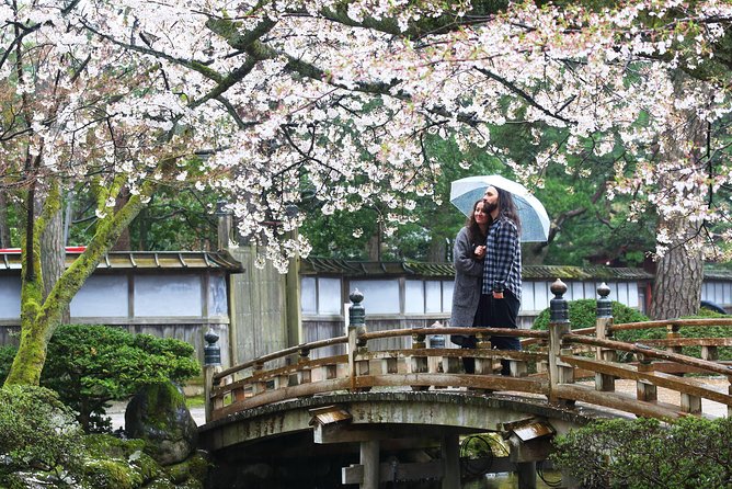 Kanazawa private half day/Photoshoot by professional photographer - Should You Book This Kanazawa Private Photoshoot?