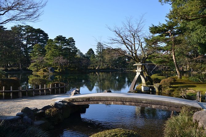 Kanazawa Private Tour with a Local – Highlights & Hidden Gems - Omicho Market: snack strategy, vendor chats, and what to look for