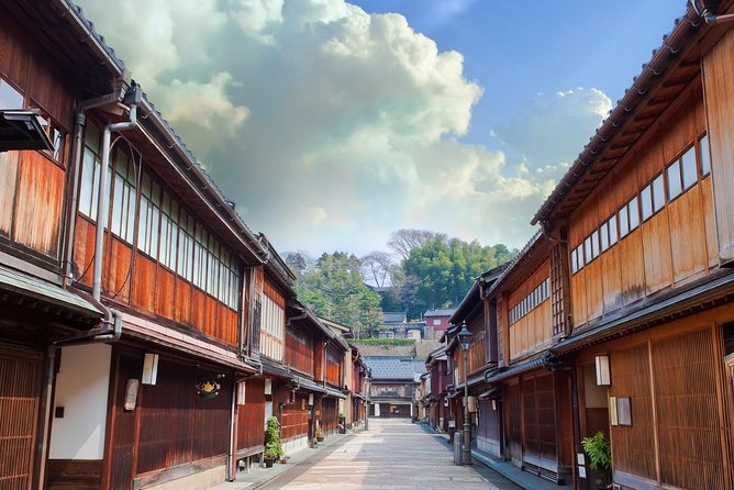 Kanazawa Private Tour with a Local – Highlights & Hidden Gems - Higashi Chaya teahouses and geisha-quarter context