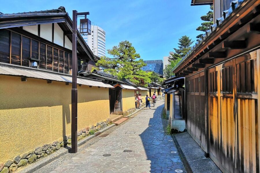 Kanazawa: Private Tour with Local Guide - How pickup, start time, and route choice shape your day