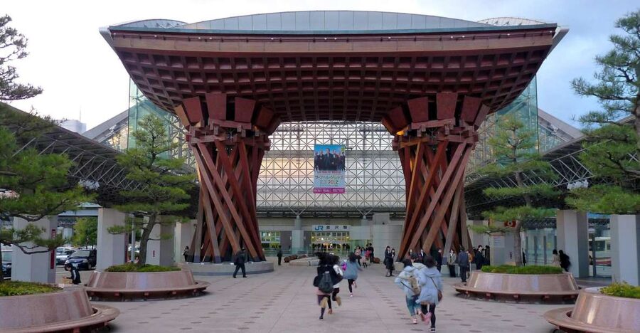 Kanazawa: Private Walking Tour with a Local - Why Kanazawa feels different with a Lokafyer
