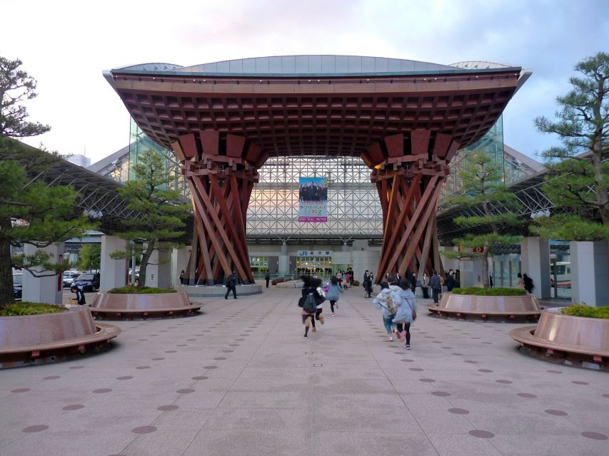 Kanazawa: Private Walking Tour with a Local - Pickup in the city center, plus what to do if you have a plan