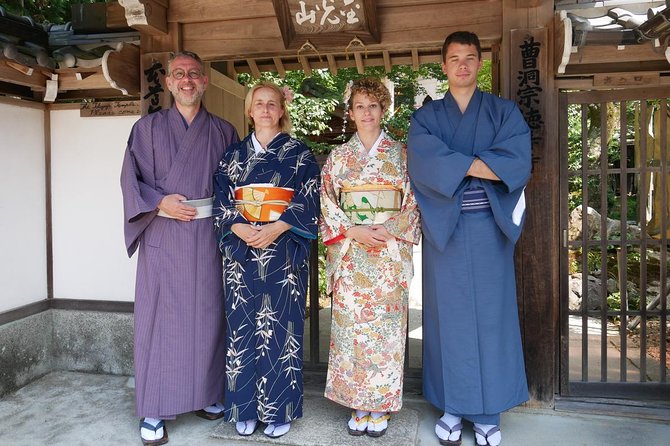 Kimono and Tea Ceremony in Miyajima - Photos in the temple garden: instant memories without scrambling