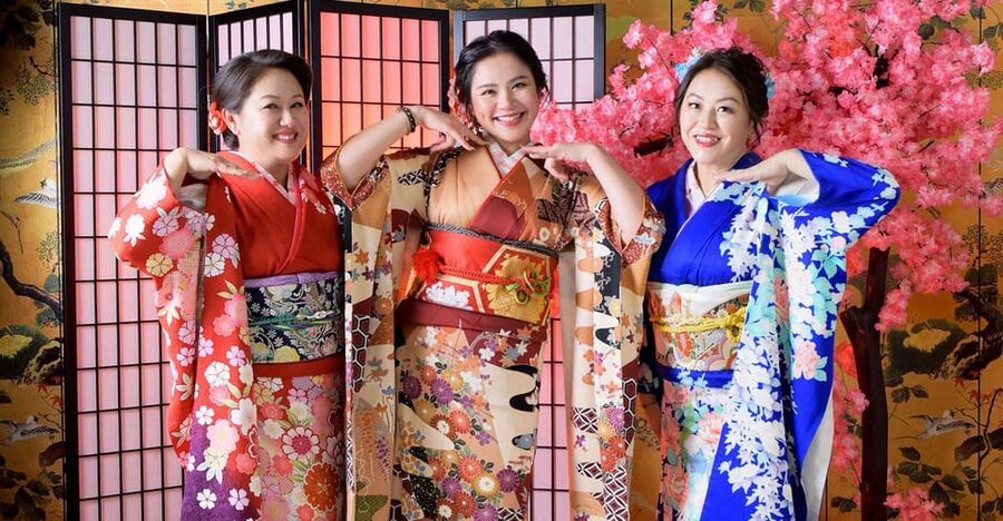Kimono photoshoot-Includes 100 photo data - Your Photo Package: 100 Photo Data, Plus Print and Retouch Options