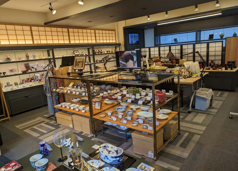 Kintsugi Experience with Arita Ware in Tokyo (English Guide) - Kintsugi at Nihonbashi Mutoh: location and the 3 session times