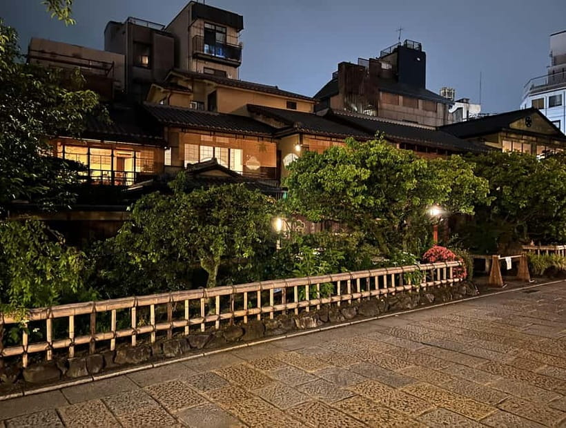 Kioto: Gion Tour, recorrido a pie (Español/Castellano) - Gion-Kobu (Gion Shinbashi Dori and Shiragawa): where routines take shape