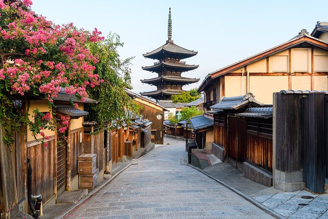 Kiyomizu Temple and Backstreets of Gion, Half Day Group Tour - Yasaka Pagoda: A Big Landmark With a Smaller Pace