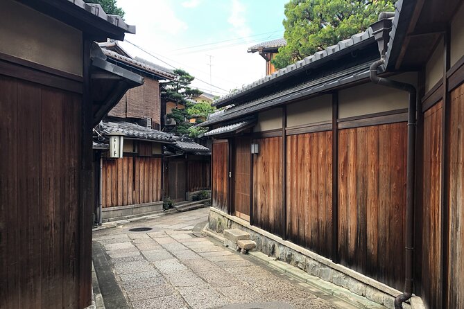 Kiyomizu Temple and Backstreets of Gion, Half Day Group Tour - Yasaka Kōshin-dō and Yasui-Konpiragu: Short Stops With Meaning