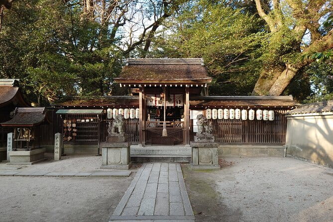 KIYOTO’s Kyoto Private E-Cycling Tour: Highlights & Hidden Gems - Central classics on two wheels: Higashi Hongan-ji, Fushimi Inari, and Tofuku-ji