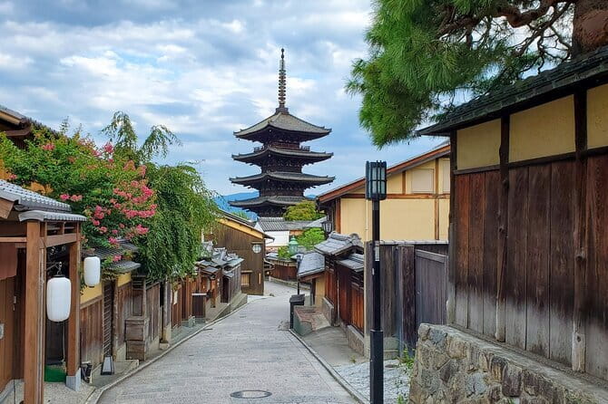 KIYOTO’s Kyoto Private Tour: Highlights & Hidden Gems - Nishiki Market and a Machiya Starbucks Stop That’s Actually Interesting