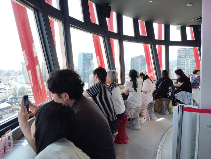 Kobe: Kobe City Highlights Guided Tour - Shrine, Port, Tower - The walk to Nankinmachi: quick context, then street-level time