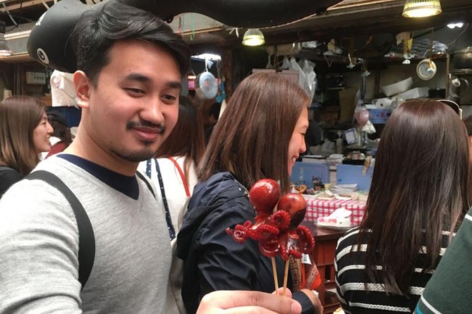 Kuromon Market Food Walking Tour in Osaka (6 stops, 6 tastes) - Why this Kuromon to Dotonbori walk is such good value