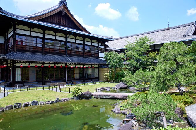 Kyomai Dance by Maiko Geiko and Visits of Gion Art Museum Kyoto - Photos, shoes, and other small rules that change the experience