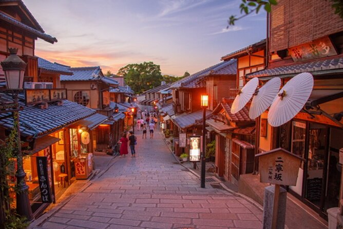 Kyoto 5-Star Geisha Night Walk: Small-Group Authentic Experience - Ninenzaka and Nene-no-Michi: Alley Beauty Plus a Real Snack Break